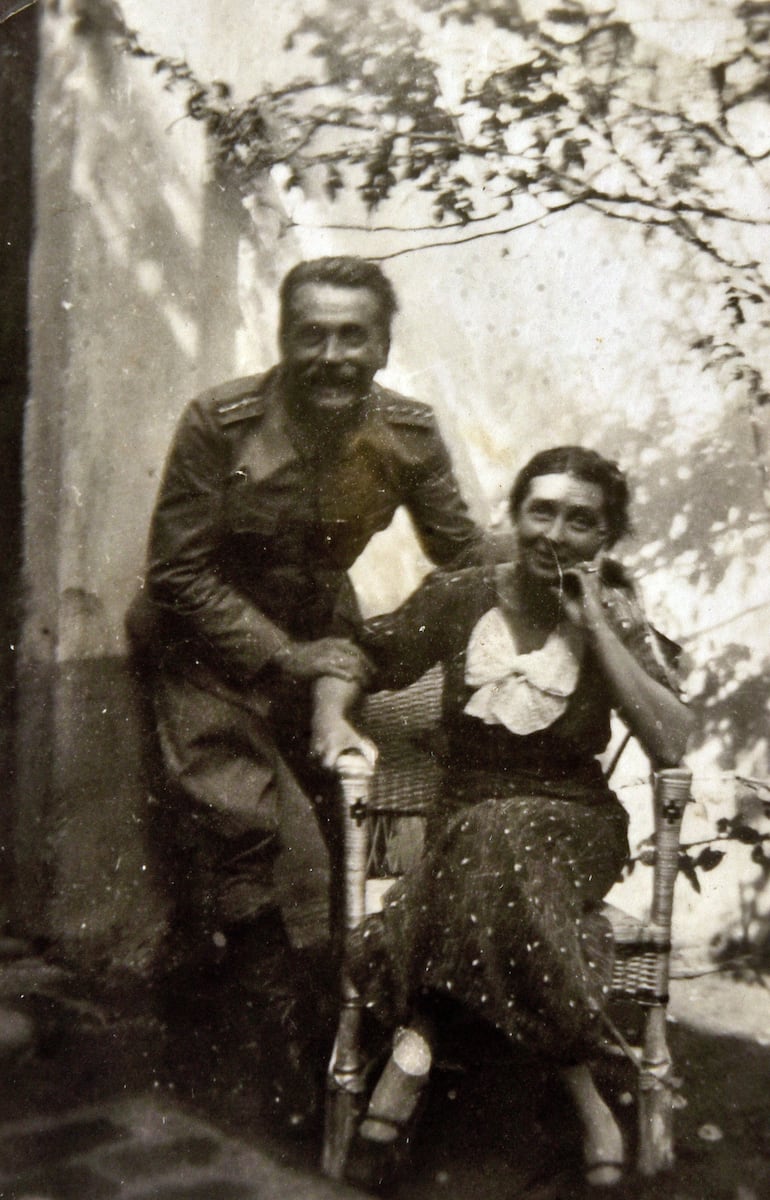 El doctor Gramatchicoff y Valentina en Asunción, en 1940.