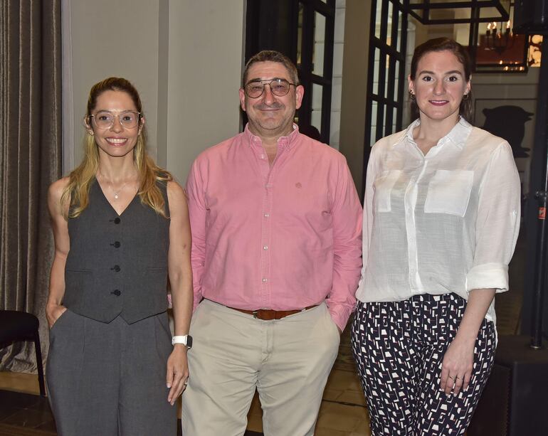 Mimi Garcete, Ricardo Fazzio y Laura Roura. 