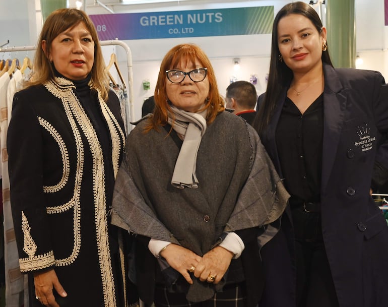 Marcela Abriola, Rommy de Ahlers y Karen Leiva. 