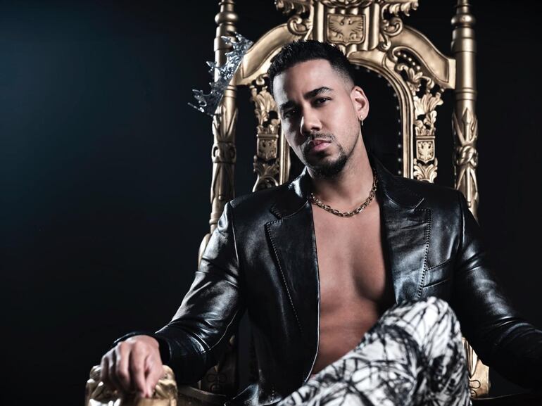 El cantante Romeo Santos regresará a Paraguay en el mes de abril. El artista llegará con la gira de su álbum "Fórmula Vol. 3".