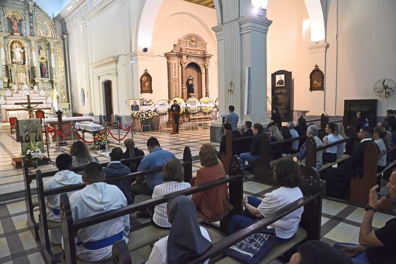 La feligresía participó sentida de las misas exequiales realizadas por monseñor Pastor Cuquejo en la Catedral Metropolitana.