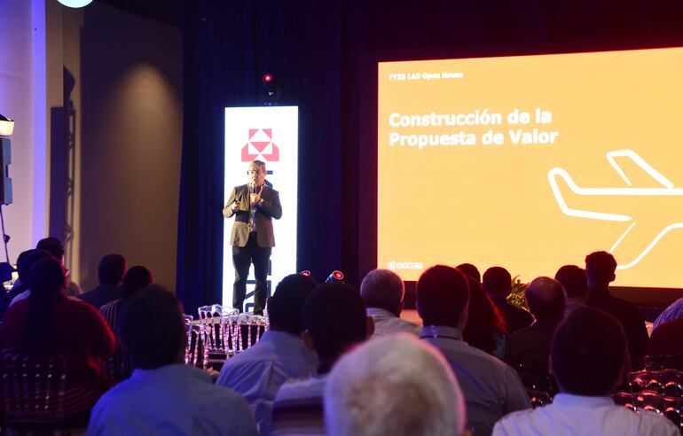 El vicepresidente de Kyocera Latam, Rodrigo Almarza, presentó el proceso de construcción de la propuesta de valor de la marca. 