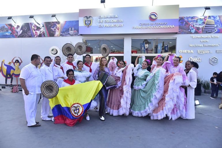 Presentación de artistas colombianos esta noche en la Expo 
EXPO
PEDRO GONZALEZ