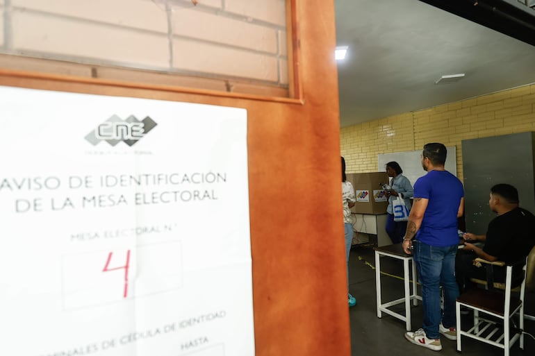 Venezolanos votan  hoy, en Caracas (Venezuela).