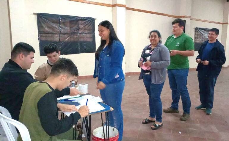 Estudiantes eligieron a sus representantes ante el Consejo Directivo de la Unves - Sede Carapeguá.