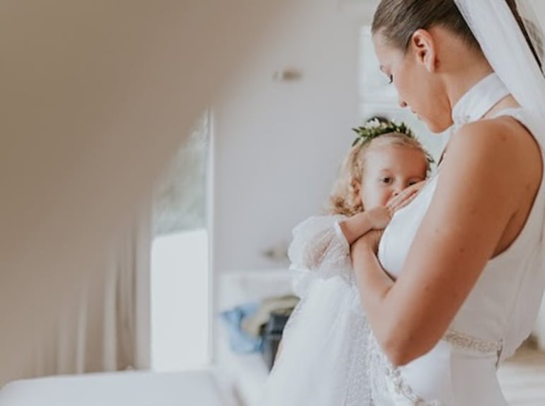 ¡Una postal llena de amor! La novia Ivo Huber con su hija Emma. (Instagram/Ivo Huber)