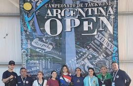 Parte de la delegación paraguaya y los atletas con sus respectivas preseas conquistadas en el Mundial G1 en Argentina.
