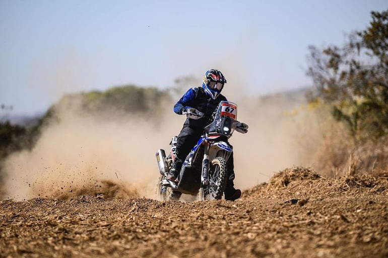 Nuestro compatriota Rolando Martínez, a bordo de la moto KTM 450 Rally Replica #67, compite por primera vez en la prueba brasileña de rally cross country como preparativo para el Dakar 2025.