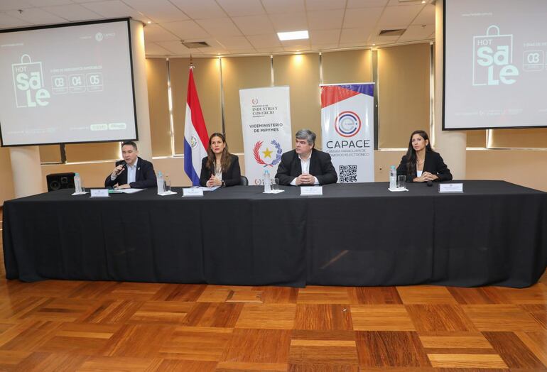 Autoridades del Ministerio de Industria y Comercio (MIC) y de la Cámara Paraguaya de Comercio Electrónico (Capace) se unieron en busca de fortalecer el comercio online.