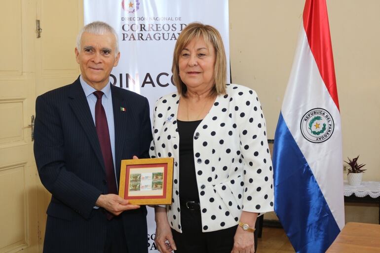 La Dirección Nacional de Correos presentó esta semana 6.000 nuevas estampillas denominadas “140º Aniversario de Establecimiento de las Relaciones Diplomáticas entre México y Paraguay (1883-2023)”.