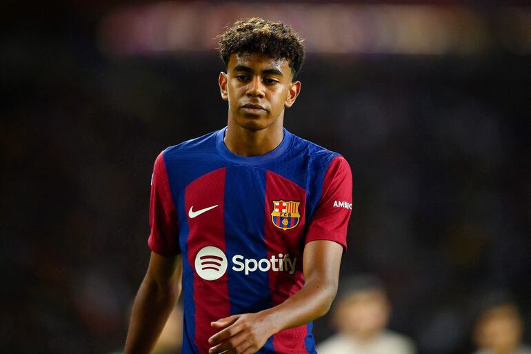 Lamine Yamal Nasraoui (16 años), delantero de Barcelona.