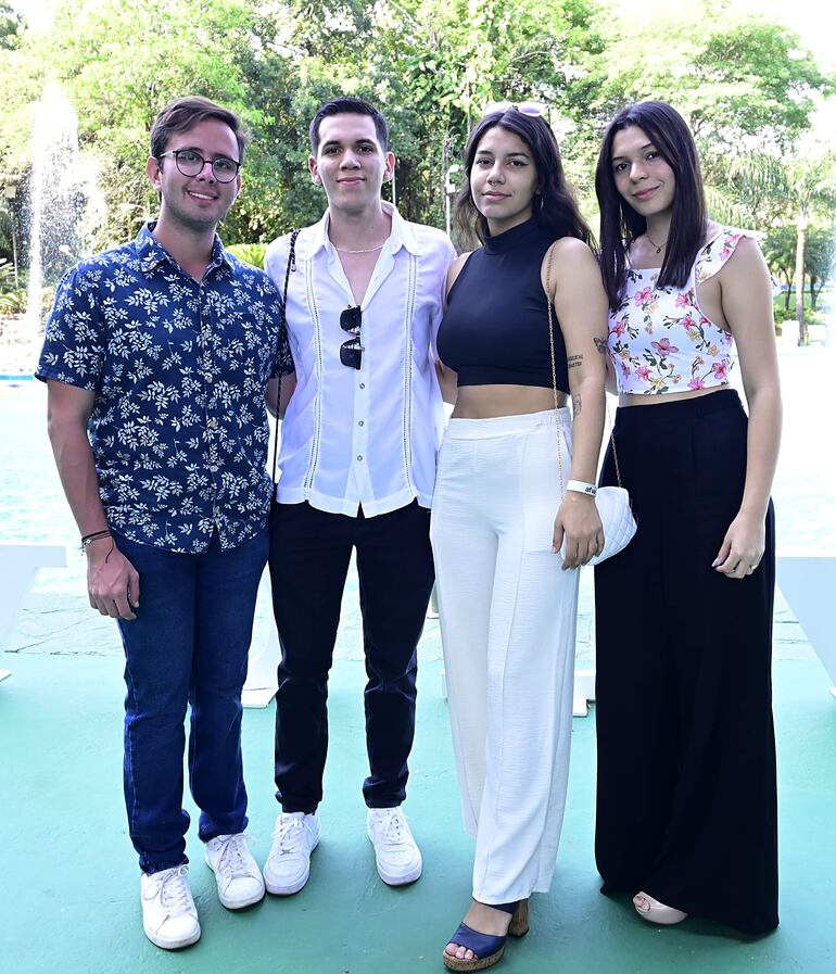 Jorge Aguilera, Mijael Sánchez, Sabina Zárate, y Alessia Costa.