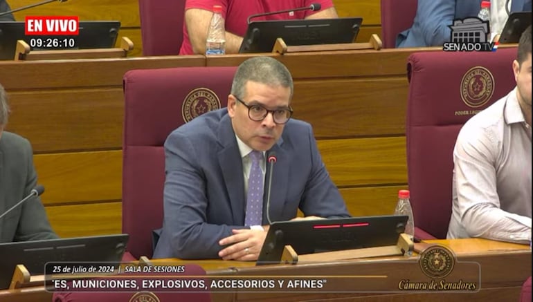 Alejandrino Cuevas, juez en el fuero civil, representante de cazadores deportivos en la audiencia pública de la comisión de Lucha contra el Narcotráfico del Senado.