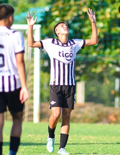 Ever López anotó cinco goles en la séptima fecha y es goleador de la Sub 15