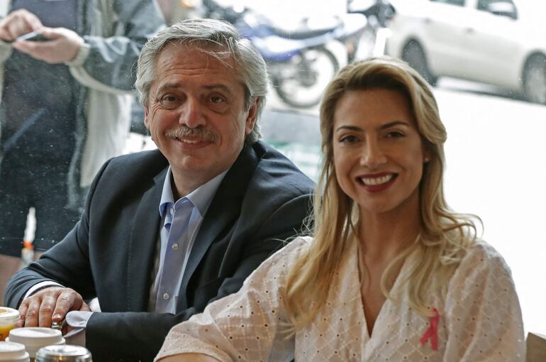 El expresidente argentino Alberto Fernández y la ex primera dama Fabiola Yáñez, en octubre de 2019.
