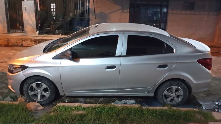 Recuperan un auto denunciado como robado y aprehenden a un hombre por supuesta estafa en Asunción