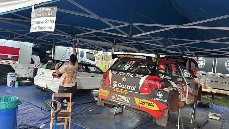 Gustavo Saba y Fernando Mussano (VW Polo GTI R5) fueron los últimos ganadores en suelo sanpedrano (2023). Ayer realizaron pruebas con el auto en la localidad de Simón Bolívar para dejar todo a punto.