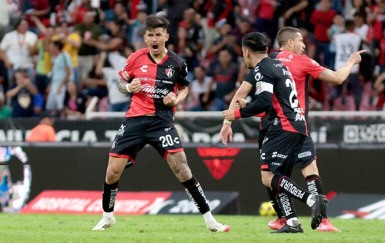 Atlas' Paraguayan forward #20 Diego Gonzalez celebrates after scoring during the Liga MX Clausura football match between Atlas and Puebla at Jalisco Stadium in Guadalajara, Mexico on February 15, 2025. (Photo by Ulises Ruiz / AFP)