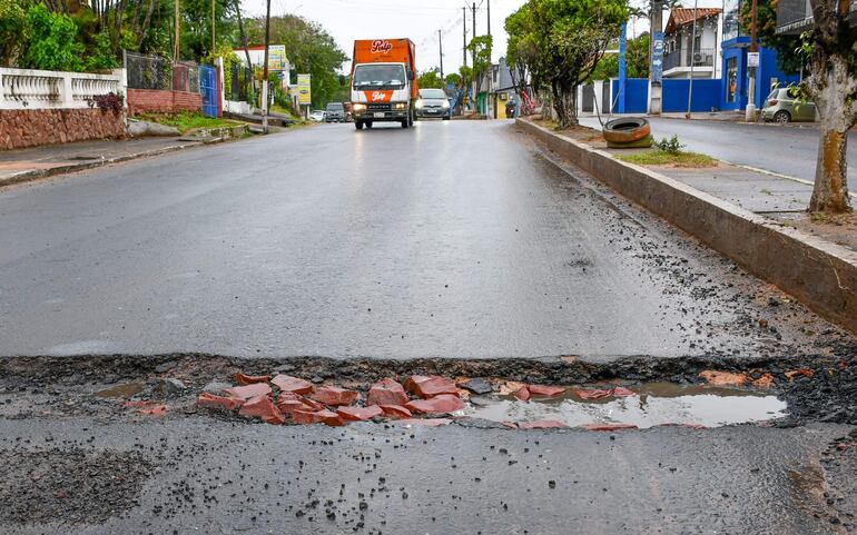 La Essap prometió que reparará la avenida tras los trabajos realizados.