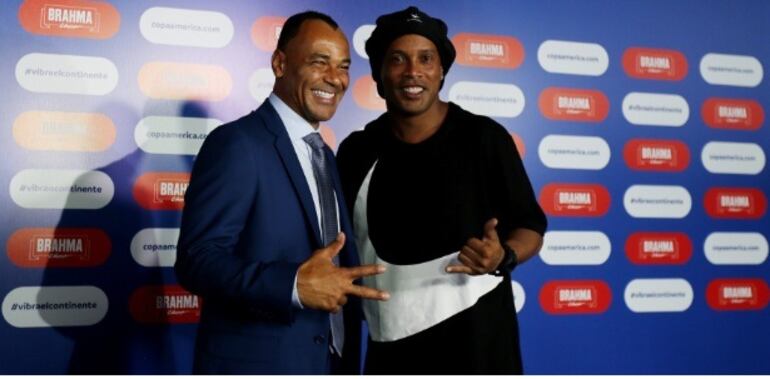 Cafú y Ronaldinho, dos campeones del mundo que estarán en el partido benéfico.
