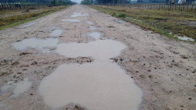 Camino Fuerte Olimpo-Toro Pampa, tras las lluvias de esta madrugada.