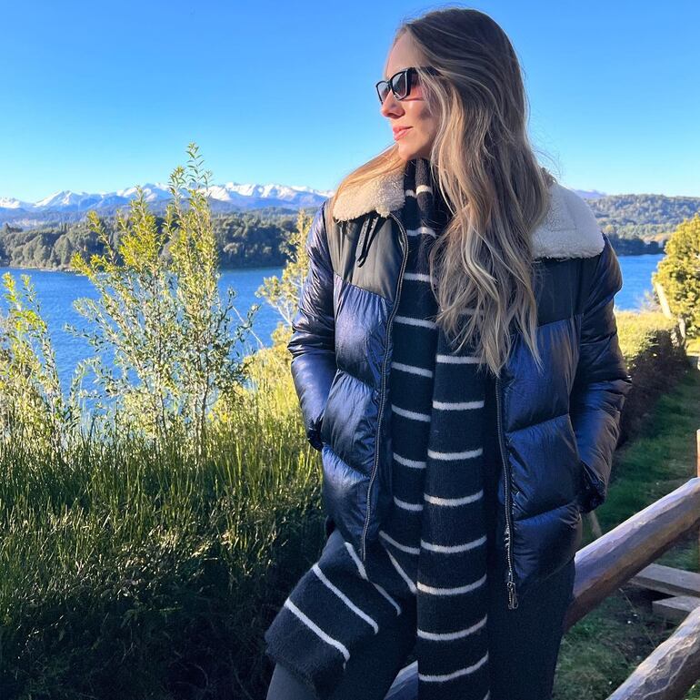 Gaby Cogorno está en Bariloche disfrutando del frío.