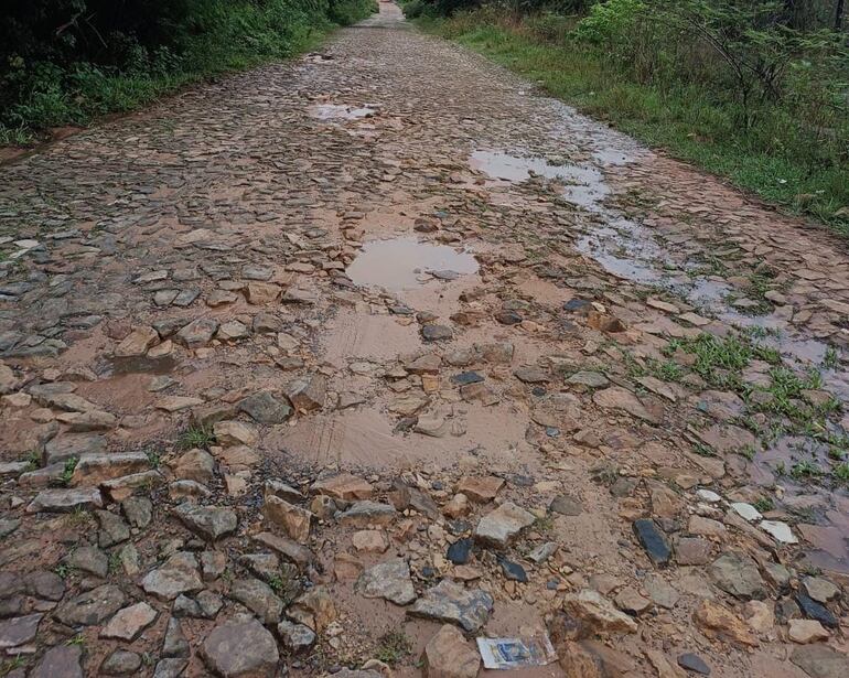 Asi se encuentra el tramo de 17 kilómetros que une a Caacupé y Piribebuy.