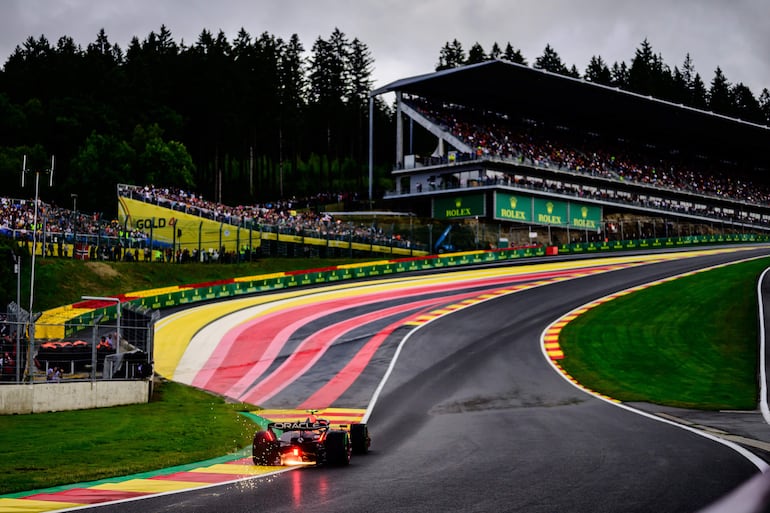 El Red Bull Racing de Max Verstappen en la clasificación del Gran Premio de Bélgica en el circuito de Spa-Francorchamps en Stavelot, Bélgica.,