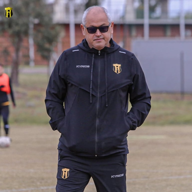 Francisco Javier Arce, entrenador de Guaraní.