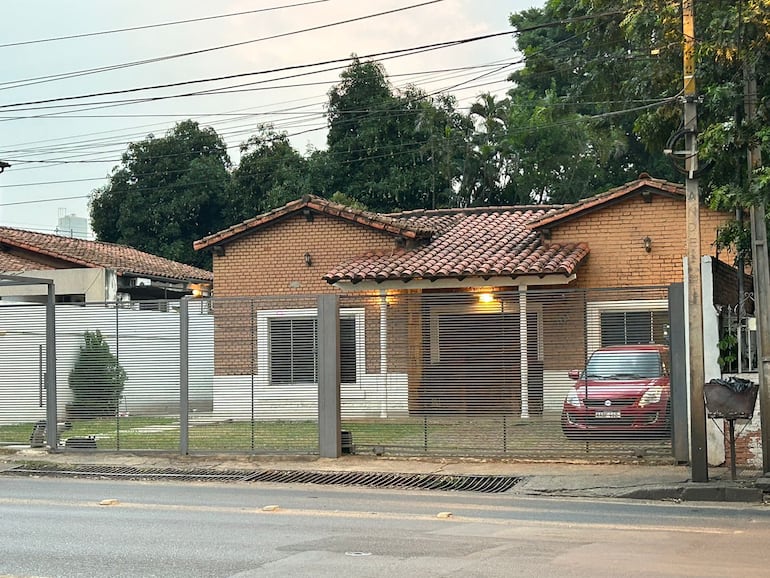 Vivienda de la familia Garcete Amarilla cuyo número de finca y de propietario, fueron alterados, supuestamente en Registros Públicos. La casa está ubicada en Choferes del Chaco y De las Palmeras, de la capital.