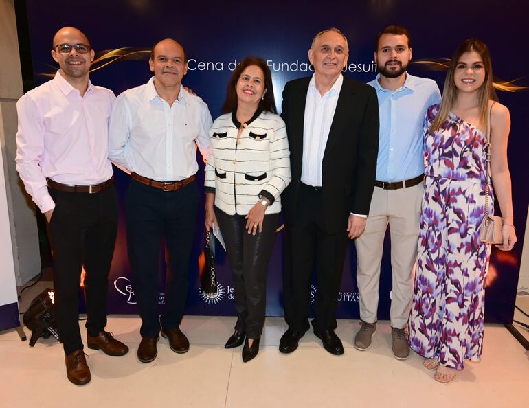 Rubén Fernández, Rubén Fernández Baruja, Carmen Franco, el padre Carlos Canillas, Santiago Fernández y Regina García.