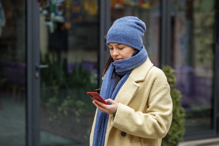 Ideal para combinar con bufanda y gorro en contraste el abrigo clásico.