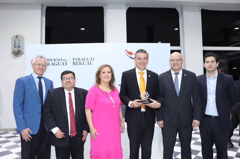 Iván Ojeda, titular del Instituto Nacional de Estadística (INE) recibió el premio a la Innovación en materia de Transparencia por la iniciativa Censo Transparente.