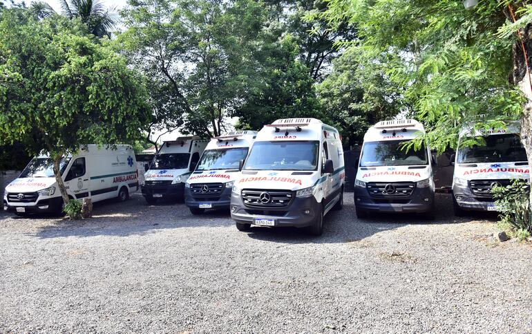 Flota de ambulancias del IPS parados por falta de mantenimiento.