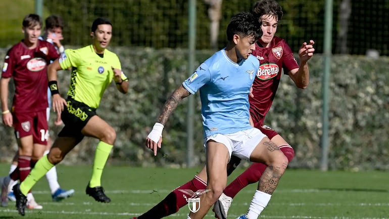 Diego González en acción en el partido ante el Torino.