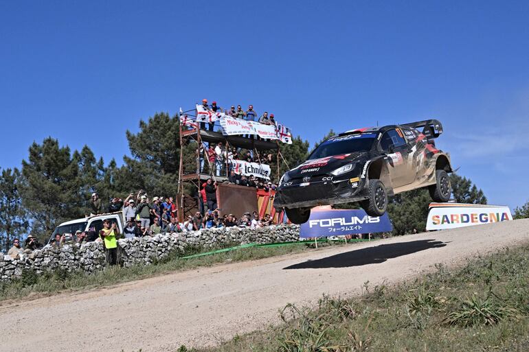 La dupla francesa compuesta por Sébastien Ogier y Vincent Landais, del equipo Toyota Gazoo Racing, está a pasos de conseguir otra victoria, esta vez en Italia.