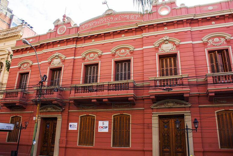 Fachada de la Cámara Nacional de Comercio y Servicios del Paraguay.