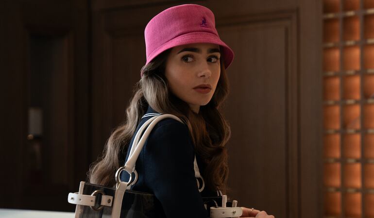 Lily Collins en "Emily en París".