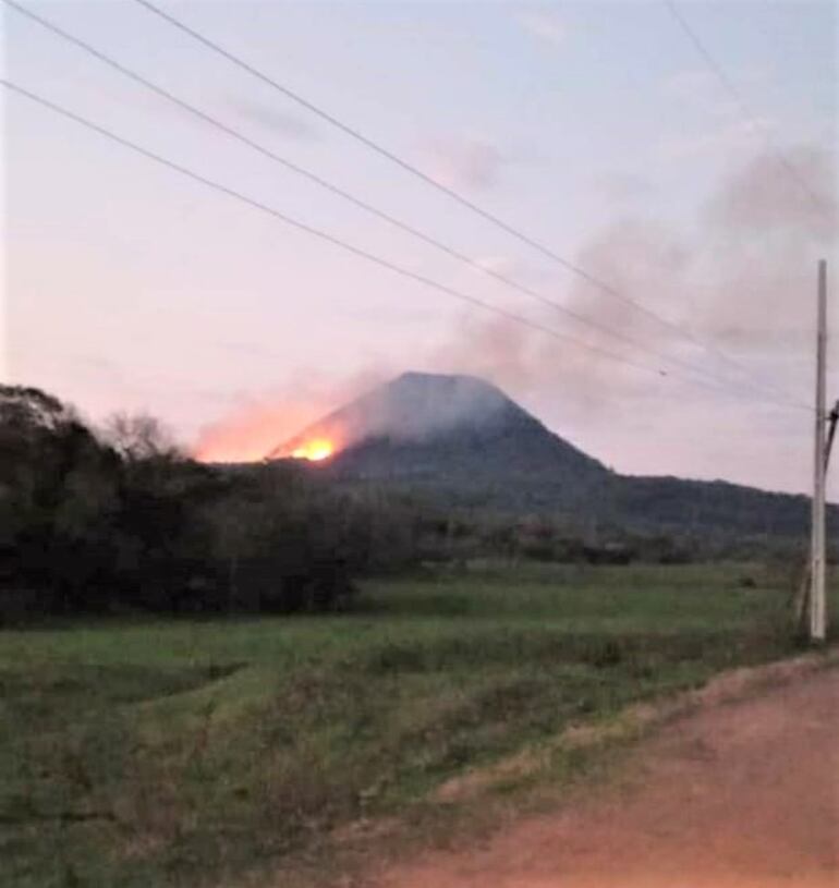 Lamentan que por inconciencia de la gente se pone en riesgo el Cerro San José.