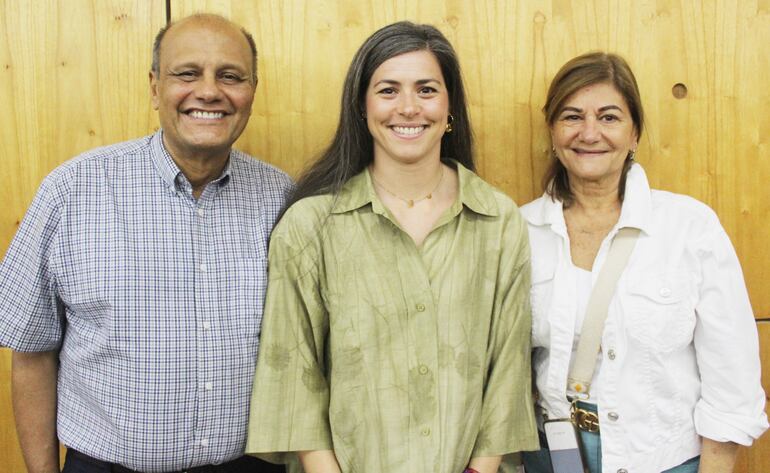 Tachi Cazal, Naira Delgado y Teresita Mansilla.