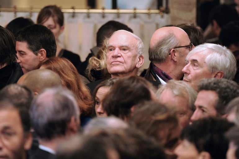 Milan Kundera durante un evento en París, ciudad donde residía, en el año 2010. La noticia de su fallecimiento fue anunciada por su portavoz Anna Mrazova.