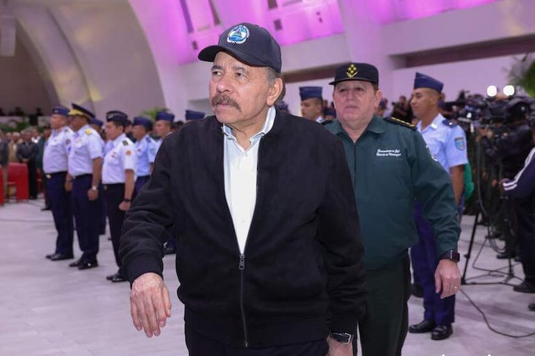 Presidente de Nicaragua Daniel Ortega. Los titulares del Ministerio Agropecuario de Nicaragua, Bosco Castillo Cruz e Ivania del Carmen León Rivas, renunciaron a sus cargos, con lo que suman tres los ministros que han dimitido en las últimas dos semanas, informó este miércoles en Managua el Diario Oficial La Gaceta.