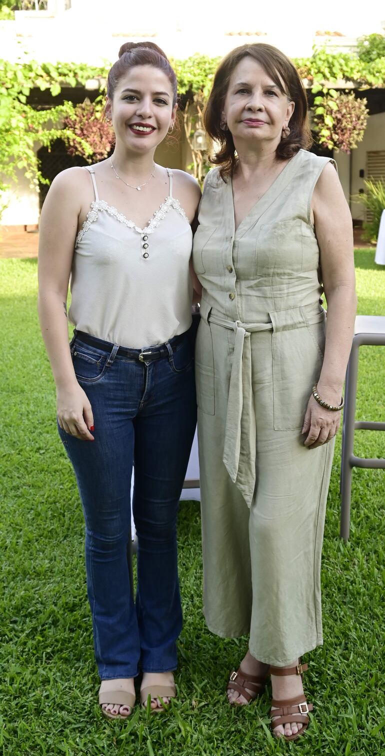 Aracely Roa y Graciela Brizuela.