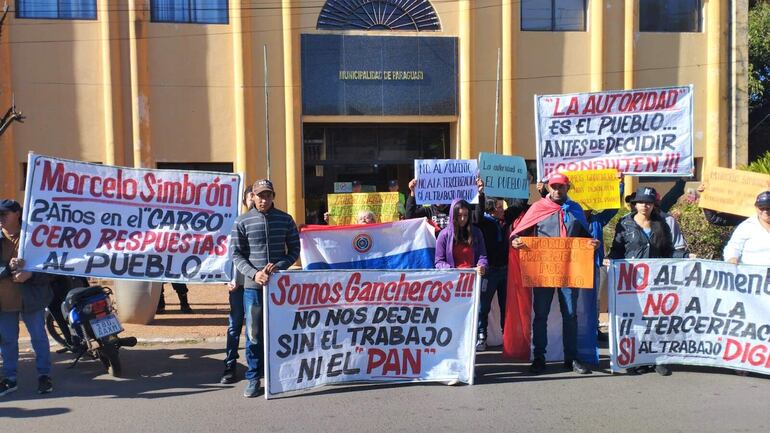 Concejal Gabriel Ramírez (PEN) denunció despido injustificado de funcionarios municipales.