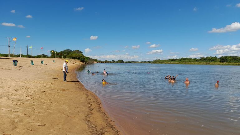 La playa Potrerito de Gral. Díaz cada  semana recibe a cientos de visitantes.