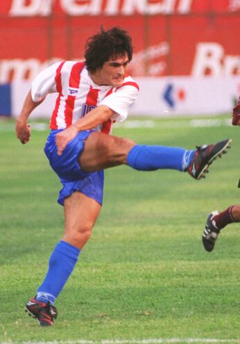 Acuña, durante un partido con la Albirroja en 1997.