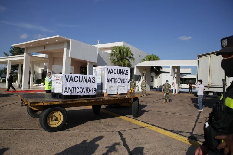 El mecanismo Covax solo realizó cuatro envíos a Paraguay que sumaron 1.093.200 dosis.