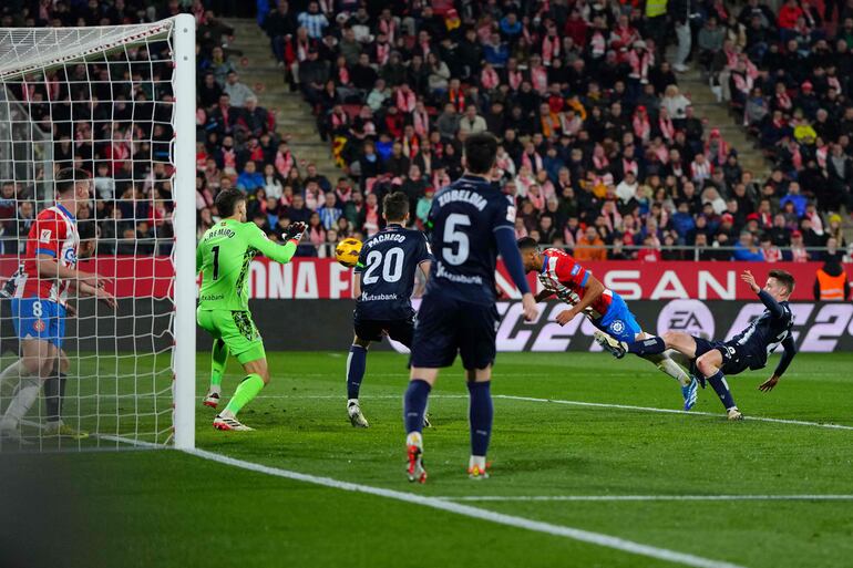 El gol de Yangel Herrera, anotando de cabgeza, para el Girona, que al final fue anulado a instancia del VAR.