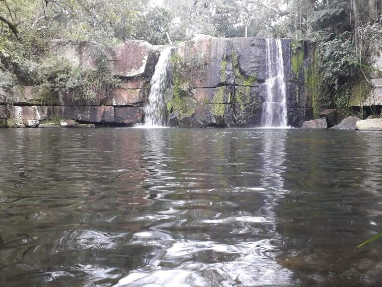 El Salto Guaraní, se encuentra en el parque nacional de Ybycuí.