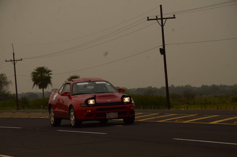 Imponente el histórico Toyota Célica GT2000, de Juan B. Gill y Sergio Noguer, durante la carrera.